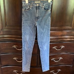 Womens Levi’s high rise skinny jeans size 29